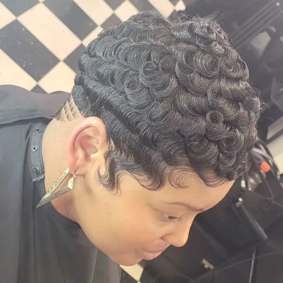Finger Waves With Glossy Edges